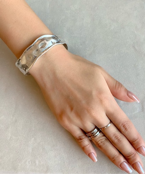 ciite'（シーテ）の「マットデザインバングル（バングル/リストバンド・レディース・ゴールド/シルバー・FREE）」の13枚目の写真