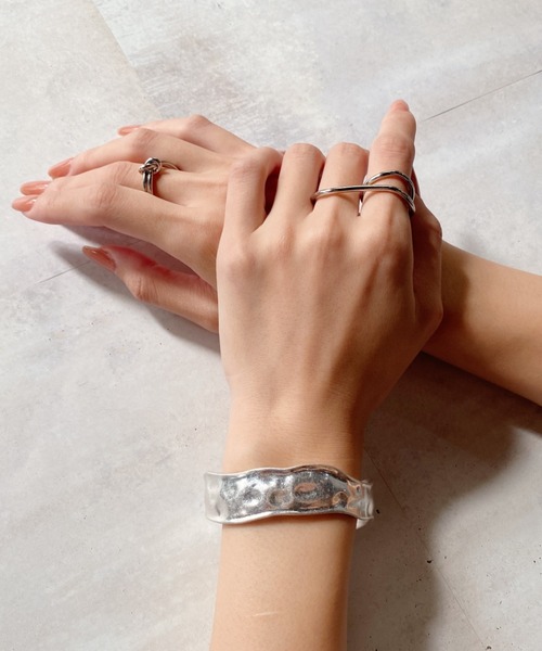 ciite'（シーテ）の「マットデザインバングル（バングル/リストバンド・レディース・ゴールド/シルバー・FREE）」の16枚目の写真