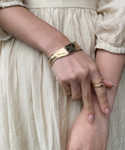 ciite'（シーテ）の「マットデザインバングル（バングル/リストバンド・レディース・ゴールド/シルバー・FREE）」の21枚目の写真