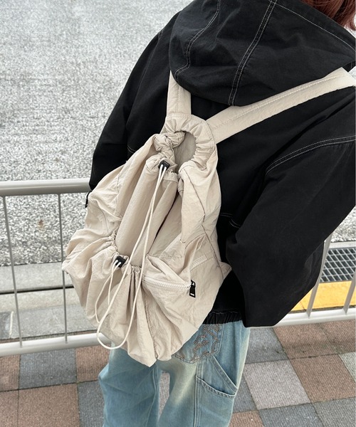 sedacle（セダクル）の「ナイロンナップサック（バックパック/リュック・メンズ・アイボリー/ブラック・FREE）」の3枚目の写真