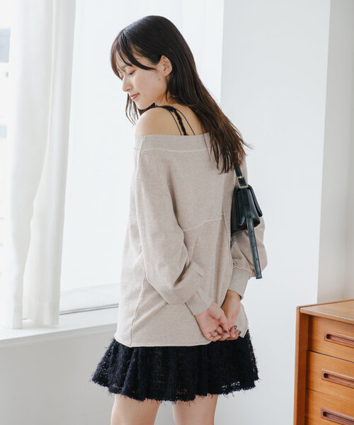 Kastane（カスタネ）の「【S.Lサイズ/前後2WAY/4色展開】パッチワークオフショルスウェット（スウェット・レディース・アイボリー/ピンク/グレー/チャコールグレー・LARGE/SMALL）」の8枚目の写真