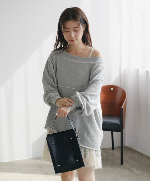 Kastane（カスタネ）の「【S.Lサイズ/前後2WAY/4色展開】パッチワークオフショルスウェット（スウェット・レディース・アイボリー/ピンク/グレー/チャコールグレー・LARGE/SMALL）」の13枚目の写真