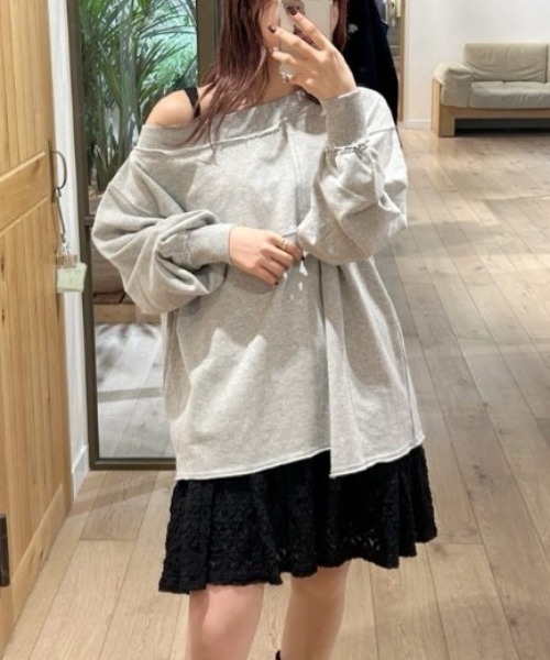 Kastane（カスタネ）の「【S.Lサイズ/前後2WAY/4色展開】パッチワークオフショルスウェット（スウェット・レディース・アイボリー/ピンク/グレー/チャコールグレー・LARGE/SMALL）」の5枚目の写真