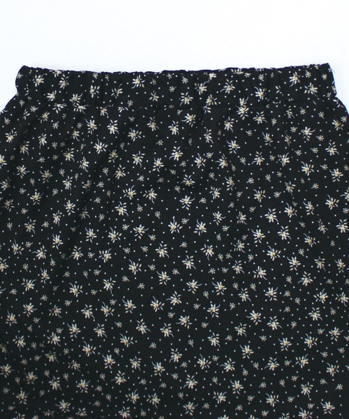 LAVEANGE（ラビアンジェ）の「花柄プリントセミフレアスカート（スカート・レディース・ブラック/ネイビー・4L/3L/LL/M）」の11枚目の写真