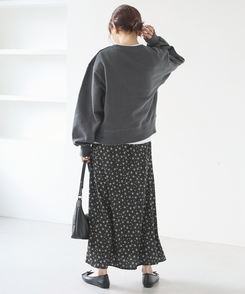 LAVEANGE（ラビアンジェ）の「花柄プリントセミフレアスカート（スカート・レディース・ブラック/ネイビー・4L/3L/LL/M）」の7枚目の写真