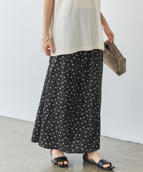 LAVEANGE（ラビアンジェ）の「花柄プリントセミフレアスカート（スカート・レディース・ブラック/ネイビー・4L/3L/LL/M）」の16枚目の写真