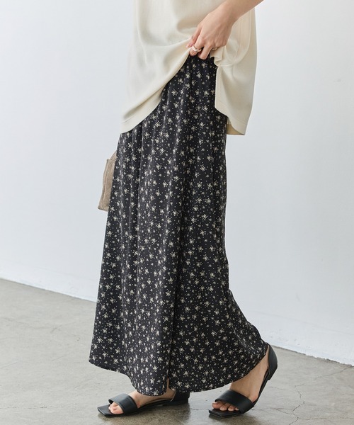 LAVEANGE（ラビアンジェ）の「花柄プリントセミフレアスカート（スカート・レディース・ブラック/ネイビー・4L/3L/LL/M）」の18枚目の写真