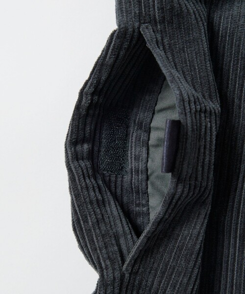 FREAK'S STORE（フリークスストア）の「リラックスフィット 6Wコーデュロイ ウェービングベルトパンツ/イージーパンツ/ベルテッドパンツ/クライミングパンツ/コーデュロイパンツ（その他パンツ・メンズ・ベージュ/ブラウン/オリーブ/チャコールグレー・LARGE/MEDIUM）」の8枚目の写真