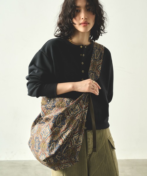 kha:ki(カーキ)の「「KHA:KI / カーキ」 ショルダーサック SHOULDER SACK 2.0(ショルダーバッグ・レディース・ブラウン系その他2・FREE)」の2枚目の写真