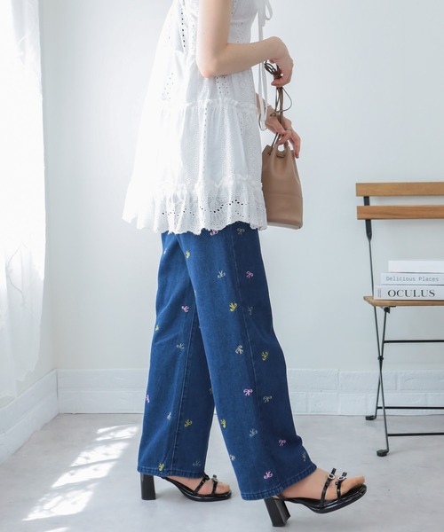 pumpkin port(パンプキンポート)の「カラフルリボン刺繍 デニムワイドパンツ(その他パンツ・レディース・ブルー・S/M/L)」の9枚目の写真