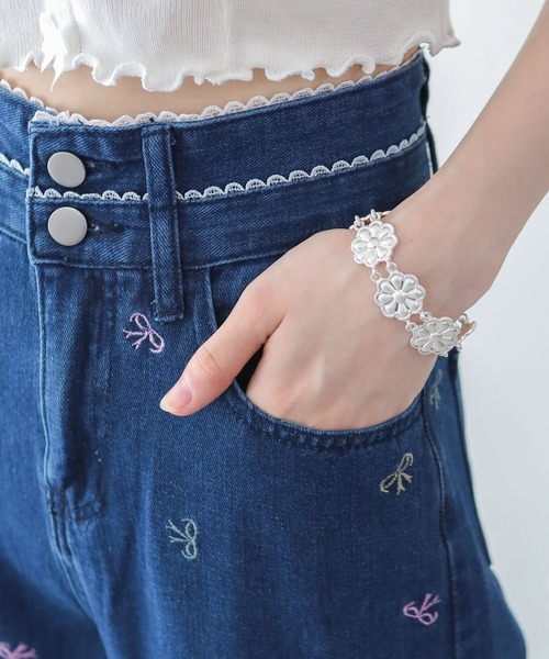 pumpkin port(パンプキンポート)の「カラフルリボン刺繍 デニムワイドパンツ(その他パンツ・レディース・ブルー・S/M/L)」の6枚目の写真