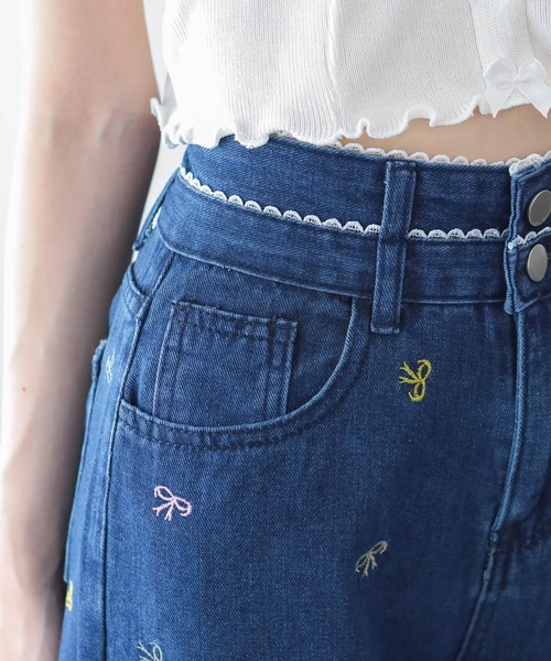 pumpkin port(パンプキンポート)の「カラフルリボン刺繍 デニムワイドパンツ(その他パンツ・レディース・ブルー・S/M/L)」の5枚目の写真