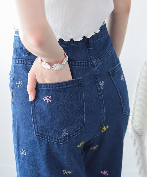 pumpkin port(パンプキンポート)の「カラフルリボン刺繍 デニムワイドパンツ(その他パンツ・レディース・ブルー・S/M/L)」の3枚目の写真