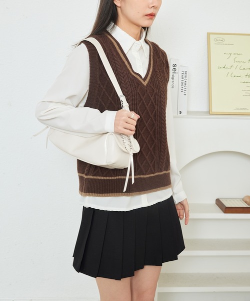 MAISON DE THERESE（メゾン ド テレーズ）の「ニットバイカラーベスト（ベスト・レディース・モカ/ネイビー/ブラック/アイボリー/ブラウン系その他/グレー・FREE）」の7枚目の写真