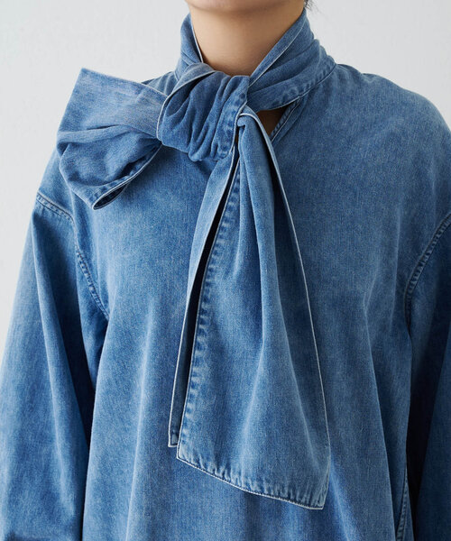 Whim Gazette（ウィムガゼット）の「DENIMボウブラウス（シャツ/ブラウス・レディース・インディゴブルー・FREE）」の16枚目の写真