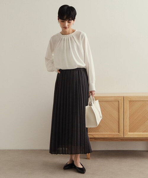 OPAQUE.CLIP(オペークドットクリップ)の「タックジョーゼットブラウス【洗濯機洗い可】(シャツ/ブラウス・レディース・ネイビー系/ホワイト/ホワイト系1・36/38/40/42)」の5枚目の写真