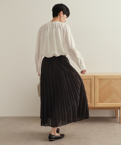 OPAQUE.CLIP(オペークドットクリップ)の「タックジョーゼットブラウス【洗濯機洗い可】(シャツ/ブラウス・レディース・ネイビー系/ホワイト/ホワイト系1・36/38/40/42)」の6枚目の写真