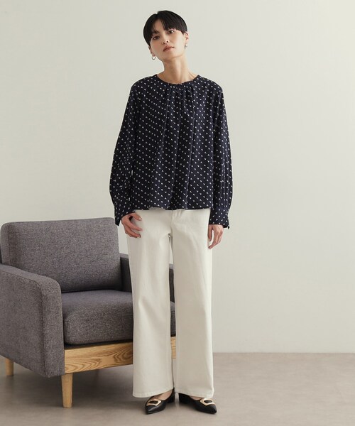 OPAQUE.CLIP(オペークドットクリップ)の「タックジョーゼットブラウス【洗濯機洗い可】(シャツ/ブラウス・レディース・ネイビー系/ホワイト/ホワイト系1・36/38/40/42)」の9枚目の写真