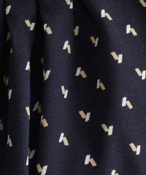 OPAQUE.CLIP(オペークドットクリップ)の「タックジョーゼットブラウス【洗濯機洗い可】(シャツ/ブラウス・レディース・ネイビー系/ホワイト/ホワイト系1・36/38/40/42)」の11枚目の写真