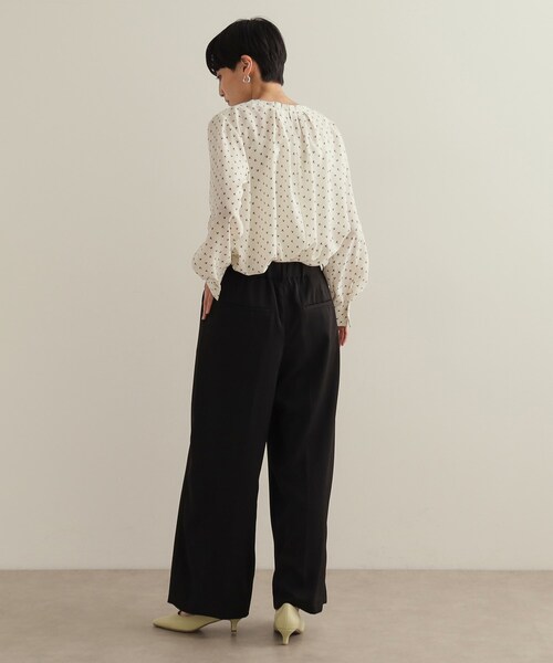 OPAQUE.CLIP(オペークドットクリップ)の「タックジョーゼットブラウス【洗濯機洗い可】(シャツ/ブラウス・レディース・ネイビー系/ホワイト/ホワイト系1・36/38/40/42)」の13枚目の写真