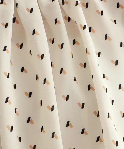 OPAQUE.CLIP(オペークドットクリップ)の「タックジョーゼットブラウス【洗濯機洗い可】(シャツ/ブラウス・レディース・ネイビー系/ホワイト/ホワイト系1・36/38/40/42)」の15枚目の写真