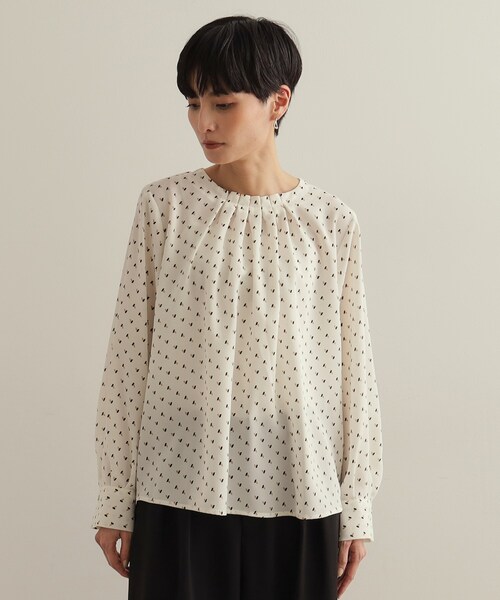 OPAQUE.CLIP(オペークドットクリップ)の「タックジョーゼットブラウス【洗濯機洗い可】(シャツ/ブラウス・レディース・ネイビー系/ホワイト/ホワイト系1・36/38/40/42)」の16枚目の写真