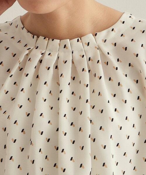 OPAQUE.CLIP(オペークドットクリップ)の「タックジョーゼットブラウス【洗濯機洗い可】(シャツ/ブラウス・レディース・ネイビー系/ホワイト/ホワイト系1・36/38/40/42)」の19枚目の写真