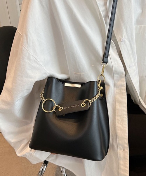 SallyLunn(サリーラン)の「リングチェーンフェイクレザーショルダーバッグ(ショルダーバッグ・レディース・ブラック/グリーン/アイボリー・FREE)」の3枚目の写真