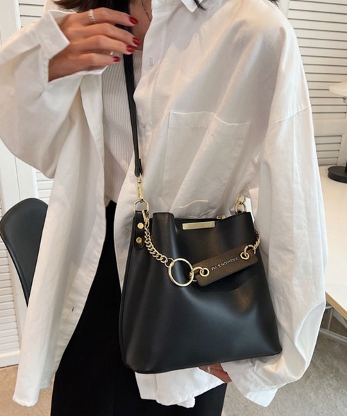 SallyLunn(サリーラン)の「リングチェーンフェイクレザーショルダーバッグ(ショルダーバッグ・レディース・ブラック/グリーン/アイボリー・FREE)」の7枚目の写真