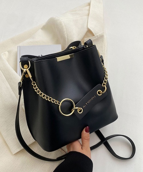 SallyLunn(サリーラン)の「リングチェーンフェイクレザーショルダーバッグ(ショルダーバッグ・レディース・ブラック/グリーン/アイボリー・FREE)」の9枚目の写真