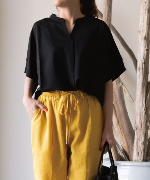 aquagarage(アクアガレージ)の「接触冷感キーネックカットソー(Tシャツ/カットソー・レディース・ブラック/オフホワイト/ダークグレー・M/L)」の1枚目の写真