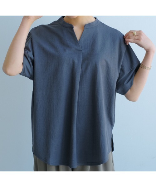 aquagarage(アクアガレージ)の「接触冷感キーネックカットソー(Tシャツ/カットソー・レディース・ブラック/オフホワイト/ダークグレー・M/L)」の4枚目の写真