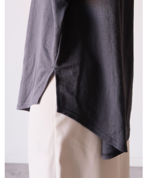 aquagarage(アクアガレージ)の「接触冷感キーネックカットソー(Tシャツ/カットソー・レディース・ブラック/オフホワイト/ダークグレー・M/L)」の12枚目の写真