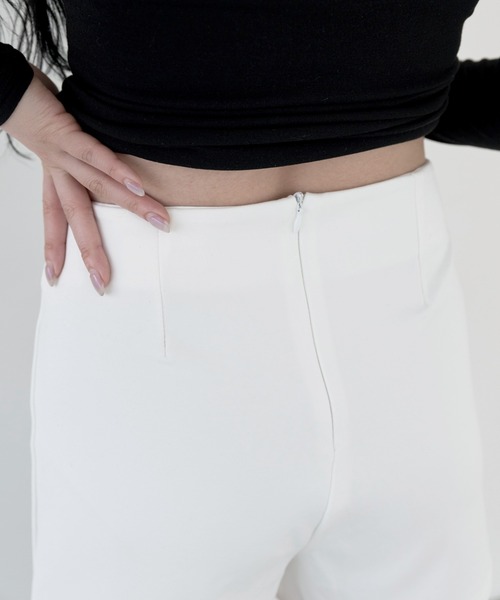 FOLLOWIN（フォロウィン）の「【高い伸縮性】ハイウエストフロントピンタックミニハーフパンツ（その他パンツ・レディース・アイボリー/ブラック・SMALL/MEDIUM/LARGE）」の9枚目の写真