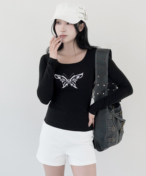 FOLLOWIN（フォロウィン）の「【高い伸縮性】ハイウエストフロントピンタックミニハーフパンツ（その他パンツ・レディース・アイボリー/ブラック・SMALL/MEDIUM/LARGE）」の4枚目の写真