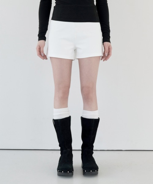 FOLLOWIN（フォロウィン）の「【高い伸縮性】ハイウエストフロントピンタックミニハーフパンツ（その他パンツ・レディース・アイボリー/ブラック・SMALL/MEDIUM/LARGE）」の10枚目の写真