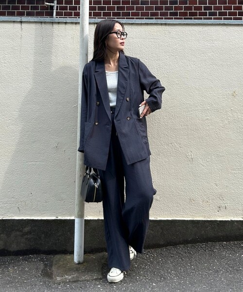 fredy emue（フレディエミュ）の「《セットアップ対応》リネン混スラブツイルダブルジャケット（テーラードジャケット・レディース・ベージュ/ネイビー・38）」の3枚目の写真