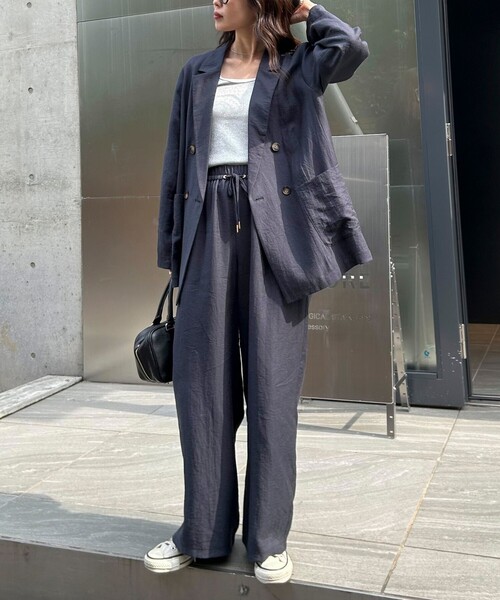 fredy emue（フレディエミュ）の「《セットアップ対応》リネン混スラブツイルダブルジャケット（テーラードジャケット・レディース・ベージュ/ネイビー・38）」の5枚目の写真