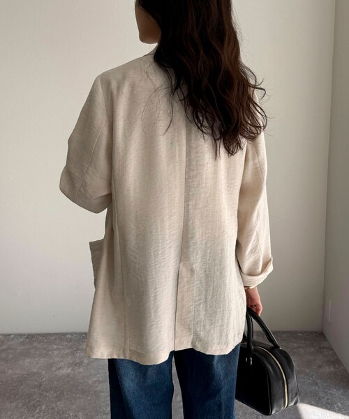 fredy emue（フレディエミュ）の「《セットアップ対応》リネン混スラブツイルダブルジャケット（テーラードジャケット・レディース・ベージュ/ネイビー・38）」の21枚目の写真