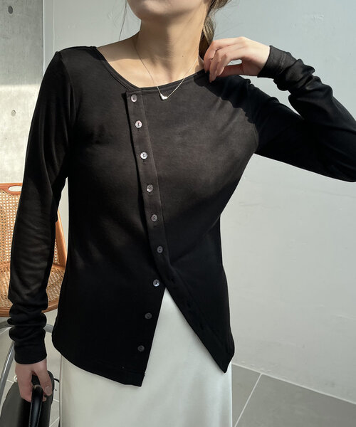 CAPRICIEUX LE'MAGE（カプリシューレマージュ）の「アシメボタンカーデ風ロンT（Tシャツ/カットソー・レディース・グリーン/ホワイト/ブラック・FREE）」の2枚目の写真