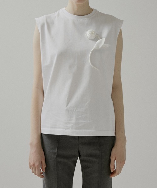 LE CIEL BLEU(ルシェルブルー)の「フラワーアップリケスリーブレスTシャツ / Flower Applique Sleveeless T-shirt(Tシャツ/カットソー・レディース・ブラック/ホワイト・FREE)」の21枚目の写真