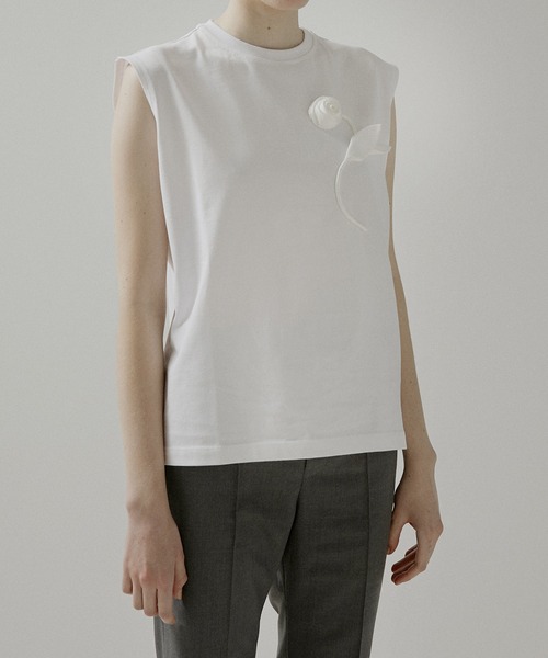 LE CIEL BLEU(ルシェルブルー)の「フラワーアップリケスリーブレスTシャツ / Flower Applique Sleveeless T-shirt(Tシャツ/カットソー・レディース・ブラック/ホワイト・FREE)」の19枚目の写真