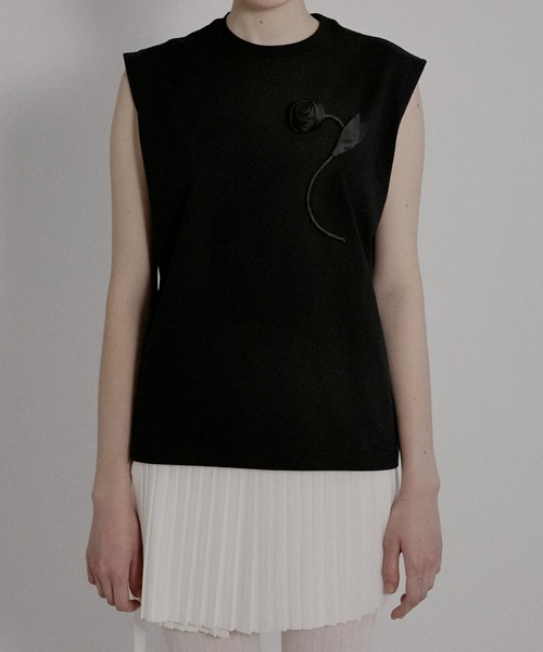 LE CIEL BLEU(ルシェルブルー)の「フラワーアップリケスリーブレスTシャツ / Flower Applique Sleveeless T-shirt(Tシャツ/カットソー・レディース・ブラック/ホワイト・FREE)」の11枚目の写真