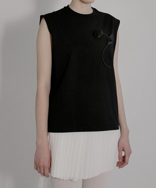 LE CIEL BLEU(ルシェルブルー)の「フラワーアップリケスリーブレスTシャツ / Flower Applique Sleveeless T-shirt(Tシャツ/カットソー・レディース・ブラック/ホワイト・FREE)」の9枚目の写真