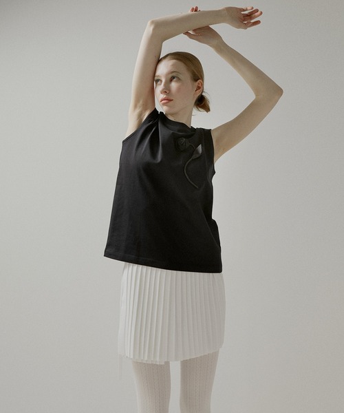 LE CIEL BLEU(ルシェルブルー)の「フラワーアップリケスリーブレスTシャツ / Flower Applique Sleveeless T-shirt(Tシャツ/カットソー・レディース・ブラック/ホワイト・FREE)」の12枚目の写真