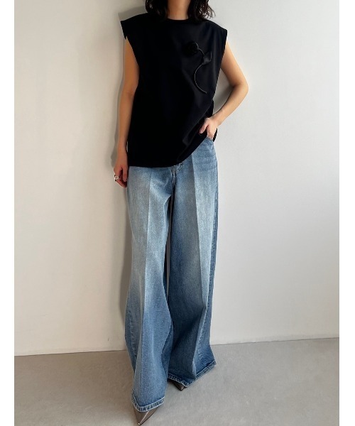 LE CIEL BLEU(ルシェルブルー)の「フラワーアップリケスリーブレスTシャツ / Flower Applique Sleveeless T-shirt(Tシャツ/カットソー・レディース・ブラック/ホワイト・FREE)」の6枚目の写真