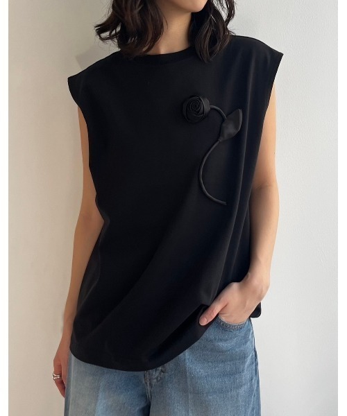 フラワーアップリケスリーブレスTシャツ / Flower Applique