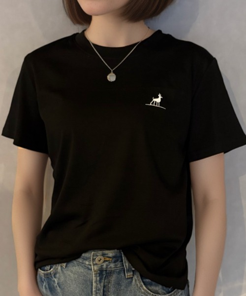 Girly Doll(ガーリードール)の「ワンポイントモチーフクルーネックTシャツ(Tシャツ/カットソー・レディース・ブラック/ホワイト・F)」の4枚目の写真