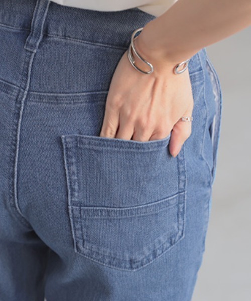 HUG.U(ハグユー)の「「 革命デニム 」すっきりテーパード(デニムパンツ・レディース・ブラック系/ネイビー/ライトグレー/ワンウォッシュ/ライトブルー・L(ショート丈)/M(ショート丈)/LL(ショート丈)/L(レギュラー丈)/M(レギュラー丈)/S(レギュラー丈)/LL(レギュラー丈)/S(ショート丈))」の10枚目の写真