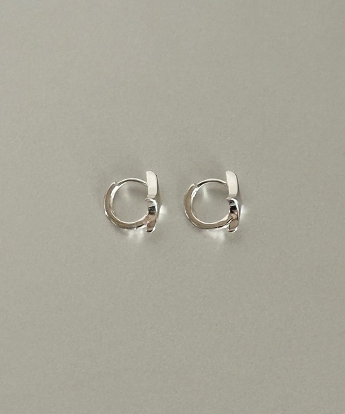 whoseA(フーシー)の「【silver925】4pointed starPierce/四芒星フープピアス(ピアス(両耳用)・レディース・シルバー・FREE)」の2枚目の写真